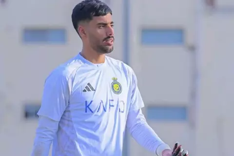 الرياضية: إصابة حارس النصر بقطع في الرباط الصليبي